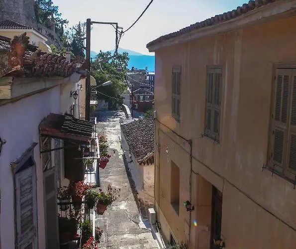 Under The Clock Tower Дом отдыха *