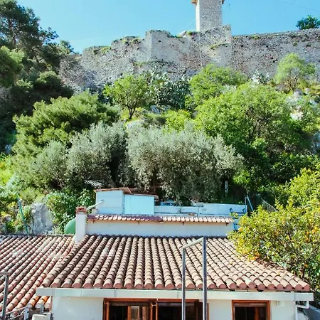 Under The Clock Tower Holiday home