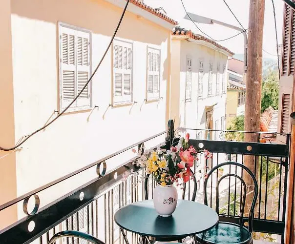 בית נופש Under The Clock Tower נאפפליו